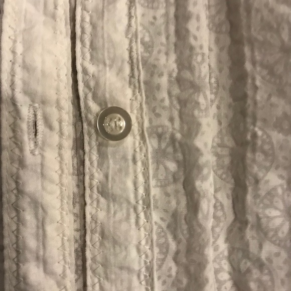 White button-up blouse - Picture 2 of 7